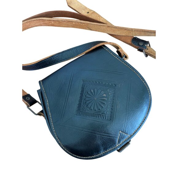 Vintage Handcrafted Black Leather Crossbody Bag With Embossed Design - Picture 2 of 16
